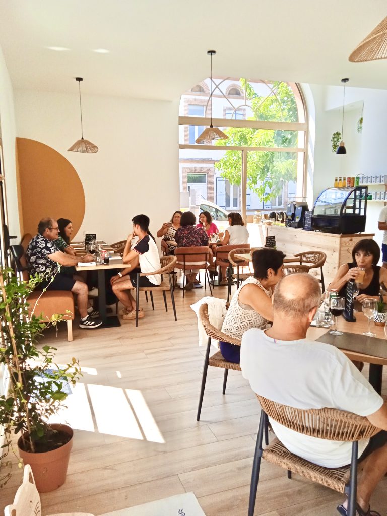 Restaurant avec clients